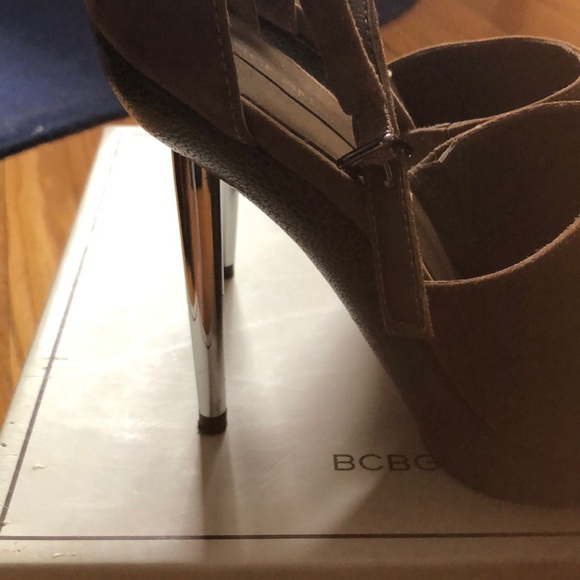 BCBGMaxAzria heels - Picture 2 of 4